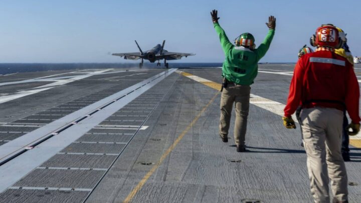 F-35C تبدأ الاختبار على حاملة الطائرات من طراز فورد جون إف كينيدي