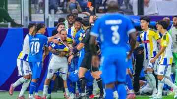 الاتحاد الآسيوي يعاقب ثنائي الهلال والغرافة بعد واقعة الطرد