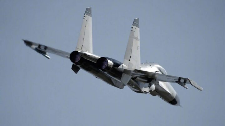 J-16 الصينية في مصر.. لماذا أثارت المقاتلة اهتمامًا واسعًا في المنطقة؟