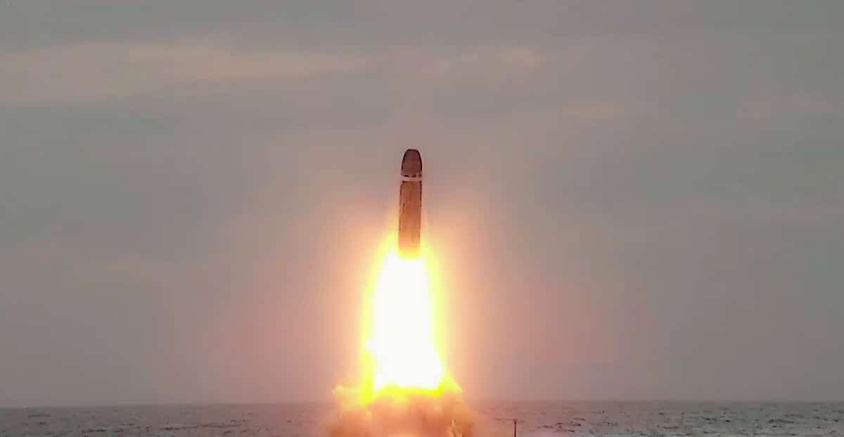 البحرية الفرنسية تقوم بإطلاق صاروخ M51.3 من Le Vigilant SSBN