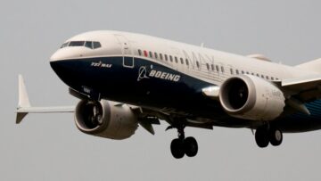 بوينغ تقر بخلل برمجي في طائرات 737 MAX قد يؤثر على الهبوط الآلي