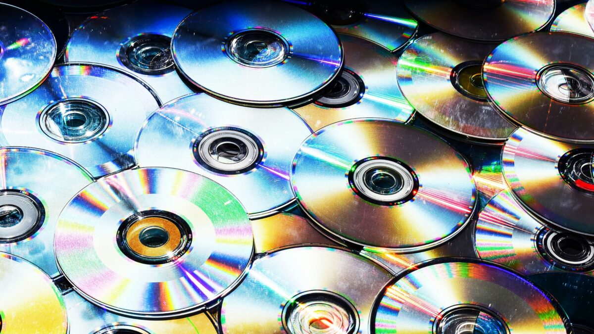 أقراص PlayStation ليست ميتة بعد كل شيء؟ أرقام جديدة تثير جدلا ساخنا