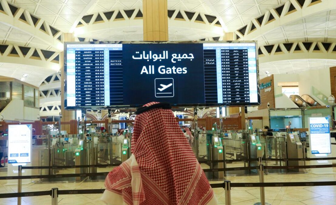 الحوثيون يعلنون شن هجمات على مطارات بالسعودية والتحالف يعلن اعتراض صاروخين فوق الرياض وخميس مشيط