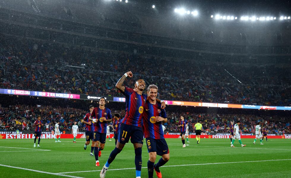 برشلونة يكتسح سانتاندير بسباعية ويتربع على قمة الدوري الإسباني