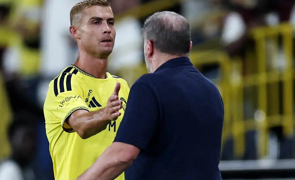 بسبب رونالدو.. مشادة كلامية حادة بين مدرب النصر السعودي وأحد الصحفيين