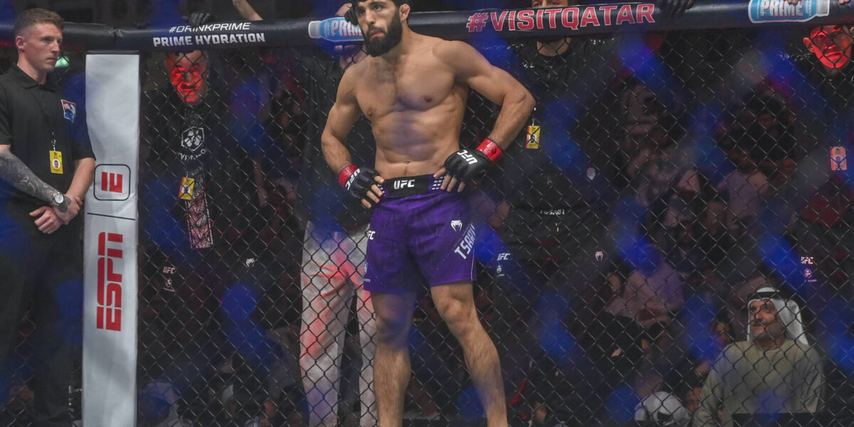مقاتل UFC يشتري شوكولاتة من طفلة أمريكية بـ400 دولار