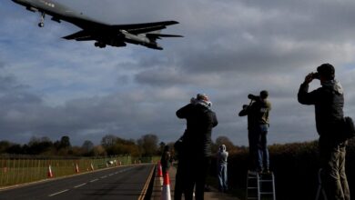 قال مسؤول إن القوات الجوية الأمريكية تمدد خدمة قاذفات القنابل B-1 و B-2
