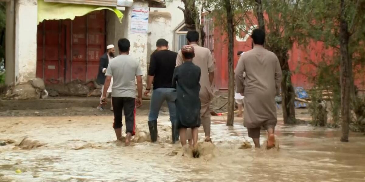 مصرع 17 شخصًا وإصابة العشرات جراء فيضانات في أفغانستان