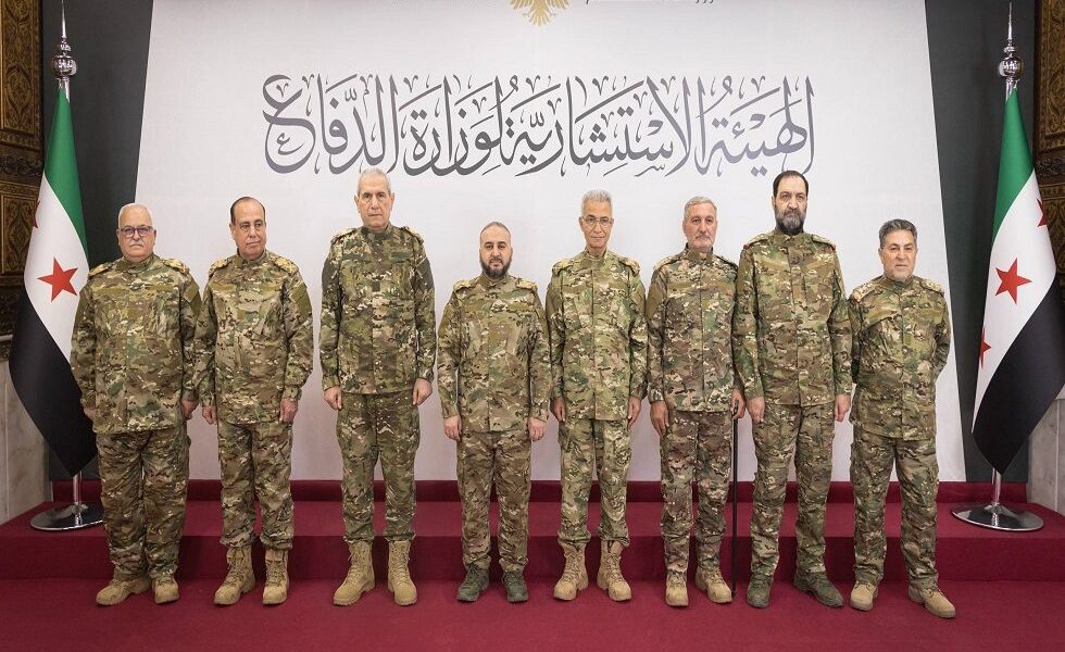 أول اجتماع للهيئة الاستشارية للدفاع السورية بمشاركة أبرز الضباط المنشقين عن النظام السابق (صور)
