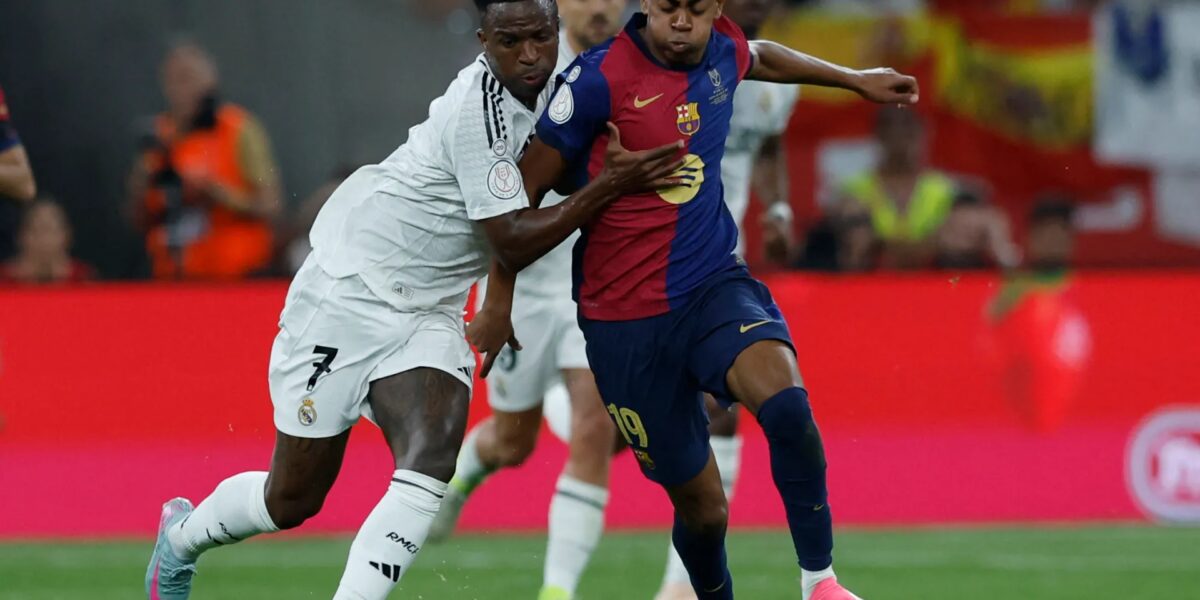 روماريو يختار اللاعب الأفضل بين لامين جمال وفينيسيوس