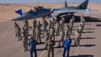 أساطير الطيران الروسي يجتمعون أمام Su-57E وYak-130M في العلمين