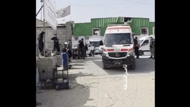 أول دفعة من جرحى غزة تعبر إلى مصر عبر رفح بعد إعادة فتحه (فيديو)