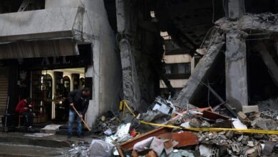 إسرائيل تكثف قصفها في لبنان بينما تواصل إيران تضييق الخناق على الشحن