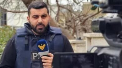 إصابة مراسل لقناة “المنار” ومصور بغارات إسرائيلية جنوب لبنان