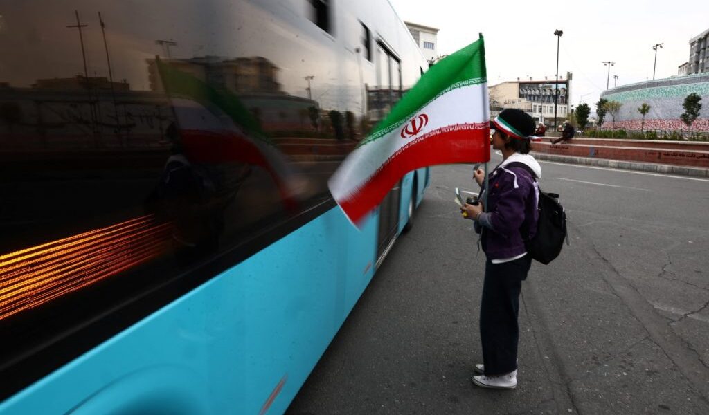 إيران تحذر من “مفاجأة” للقوات الأمريكية إذا بدأ الغزو البري