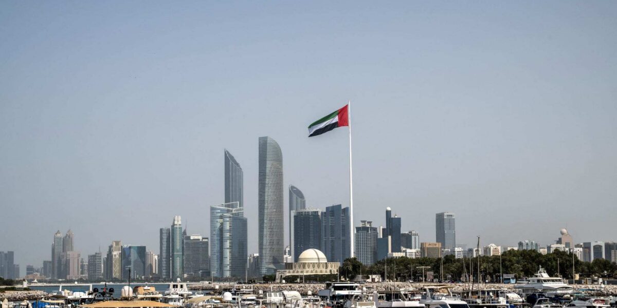 الإمارات تعلن رصد 15 صاروخا باليستيا