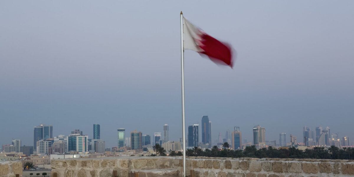 البحرين: القبض على خلية تنتمي لحزب الله سعت للتخابر مع عناصر بالخارج وتهديد أمن الدولة (صور)