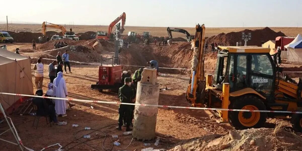 الجزائر تعلن انتشال الطفل أيوب متوفى بعد 4 أيام من سقوطه في بئر