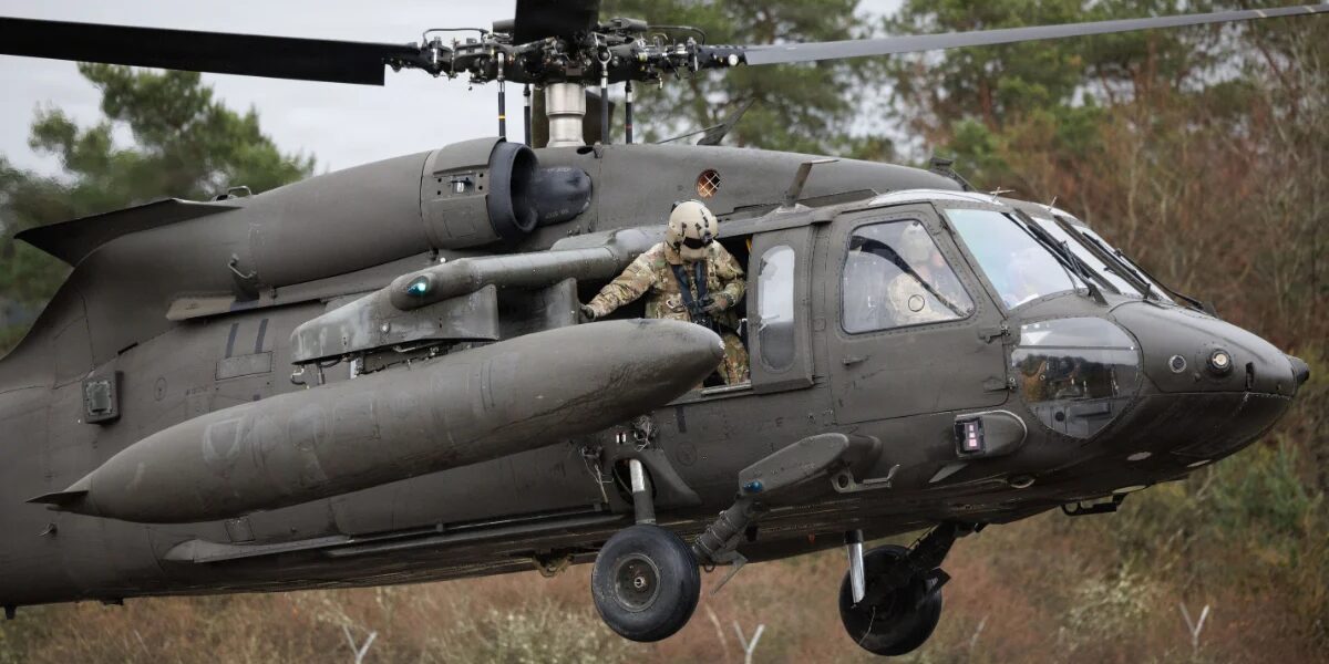 الجيش الأمريكي يطلب شراء 16 طائرة هليكوبتر إضافية من طراز UH-60M Black Hawk