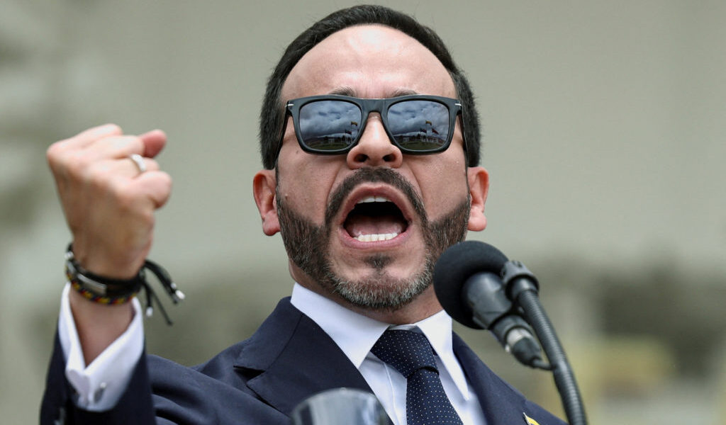 الرئيس الكولومبي يقول إن الجنود قتلوا زعيمًا منشقًا رئيسيًا