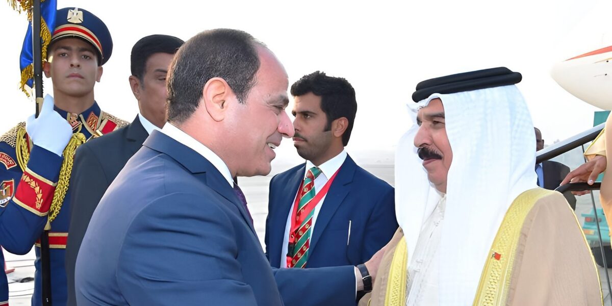 السيسي يجري زيارة مفاجئة للبحرين وسط هجمات إيرانية