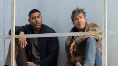 العرض الأول لمسلسل Lanterns على شبكة HBO لا يحتوي على اللون الأخضر أو الكائنات الفضائية وحمولة قارب من القنابل f