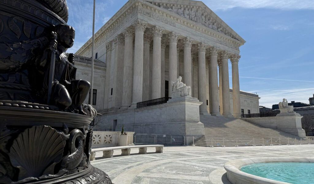 المحكمة العليا تنظر في قضية الضغط لإنهاء الحماية القانونية للمهاجرين الهايتيين والسوريين
