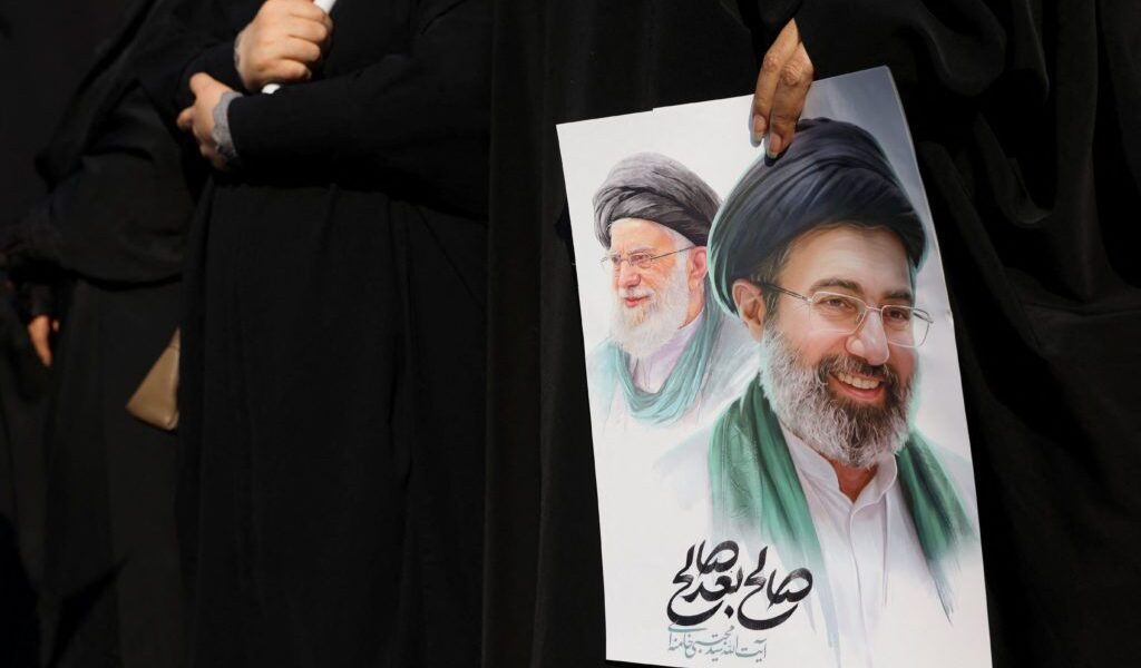 المرشد الأعلى الإيراني يقول إن إغلاق مضيق هرمز يجب أن يستخدم كوسيلة ضغط