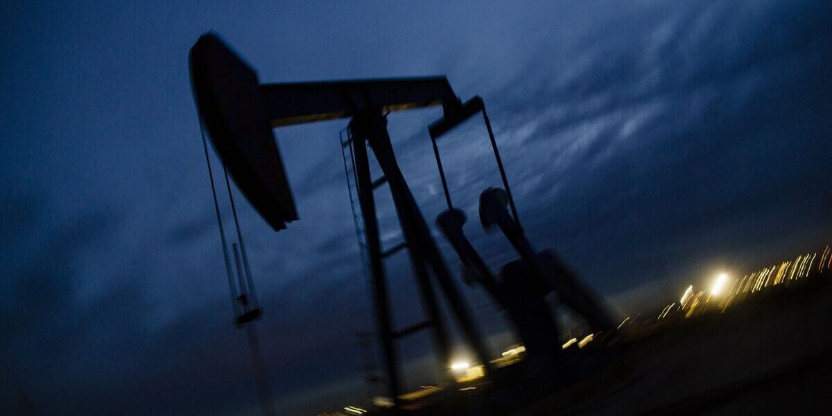 النفط يرتفع لأعلى مستوى في ستة أسابيع مع تصاعد التوتر الأميركي-إيراني