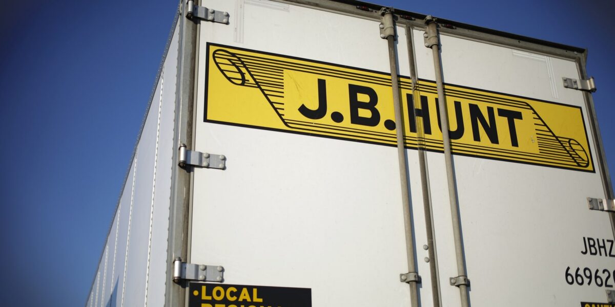 انخفض سهم JB Hunt بنسبة 10٪ بسبب توقعات انخفاض الأرباح