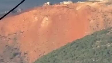 انهيار جزء من جبل القنطرة بسبب التفجيرات الإسرائيلية القوية والمتتالية