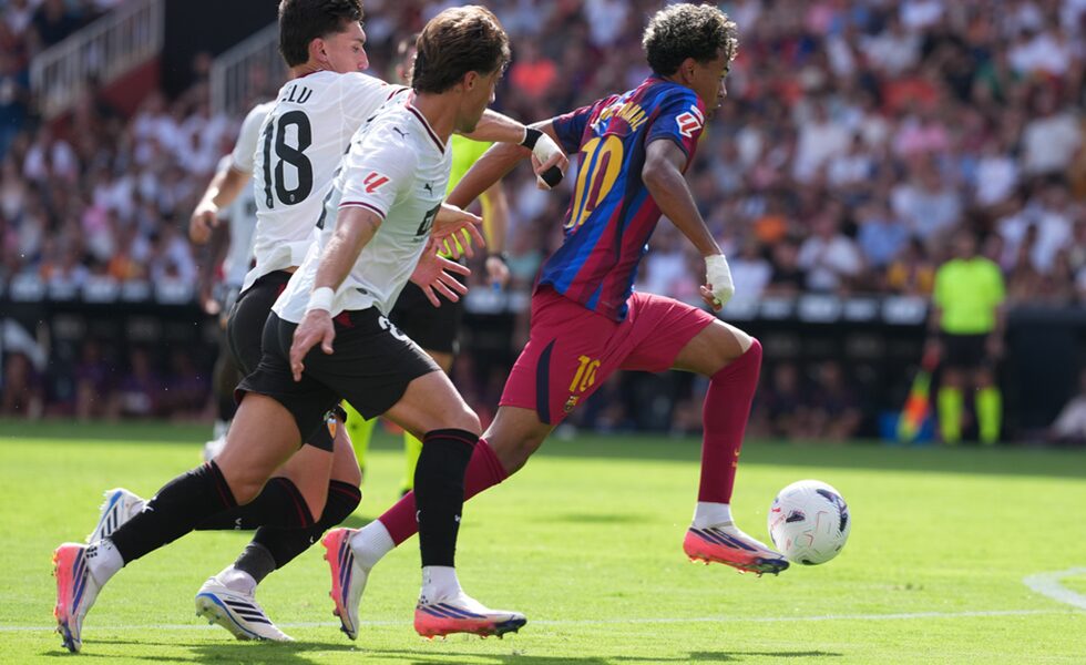 برشلونة يكتسح فالنسيا بخماسية وينفرد بصدارة “الليغا”