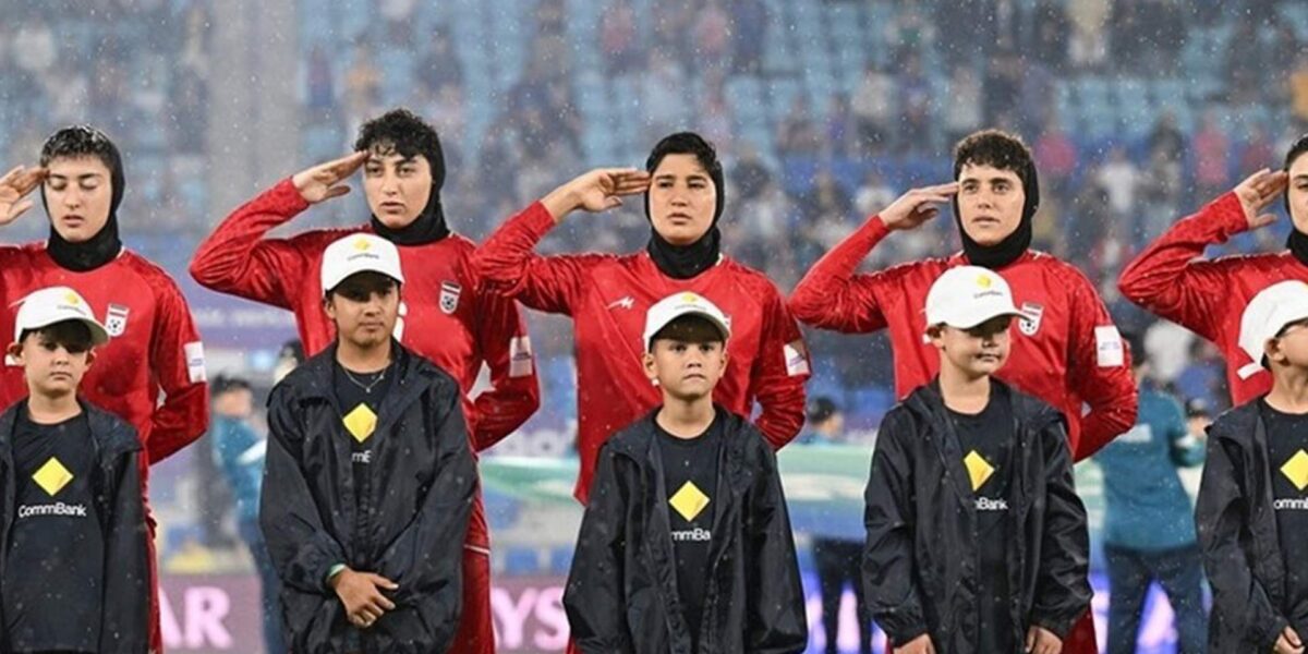 بعد اتهامهن بالخيانة… تطور جديد في ملف لاعبات المنتخب الإيراني طالِبات اللجوء