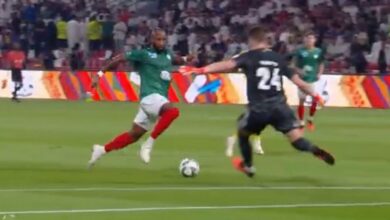 بعد خطأ كارثي من سالم النجدي.. طرد حارس مرمى النصر أمام الاتفاق (فيديو)