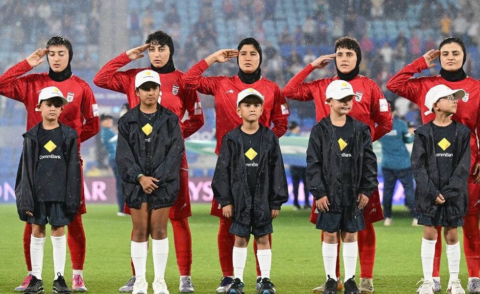 بعد وصفهن بـ”الخائنات”.. انباء عن “هروب” لاعبات من منتخب إيران للسيدات
