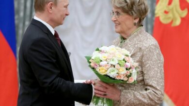 تبلغ المديرة الأسطورية لمحمية متحف فلاديمير سوزدال أليسا أكسينوفا 95 عامًا