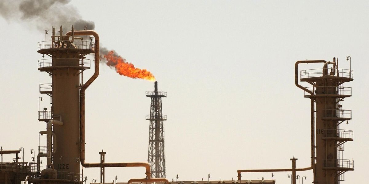 ترامب يعلن اتفاقاً يمنح واشنطن أغلبية على 65 مليار برميل من نفط فنزويلا