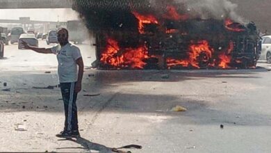 تصادم مروع يشعل حافلة في مصر.. 14 بين قتيل ومصاب