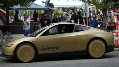 تطلق DOT تحقيقًا في Cybercab الجديدة ذاتية القيادة من Tesla