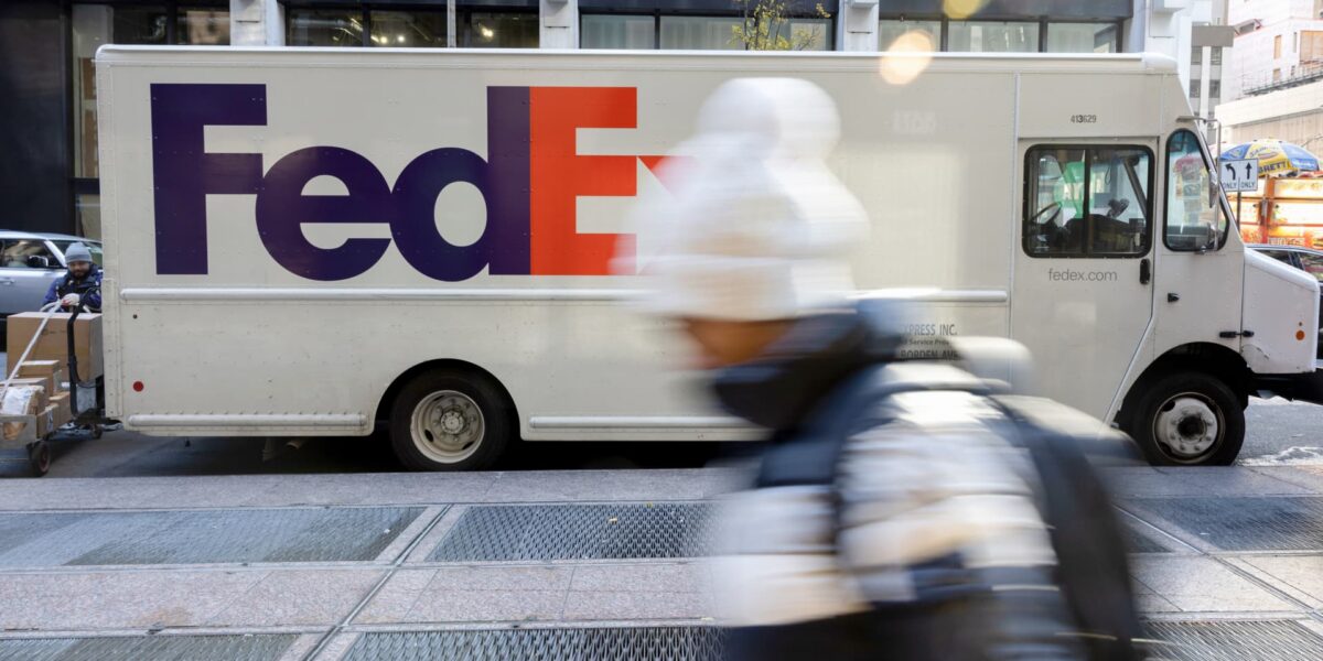 تطلق FedEx خدمة التوصيل في نفس اليوم مع OneRail لمنافسة Amazon وWalmart