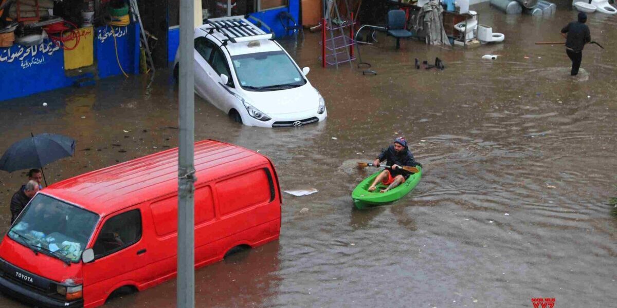 تقارير محلية: أمطار غزيرة وسيول تعيق أوتوستراد البترون–طرابلس