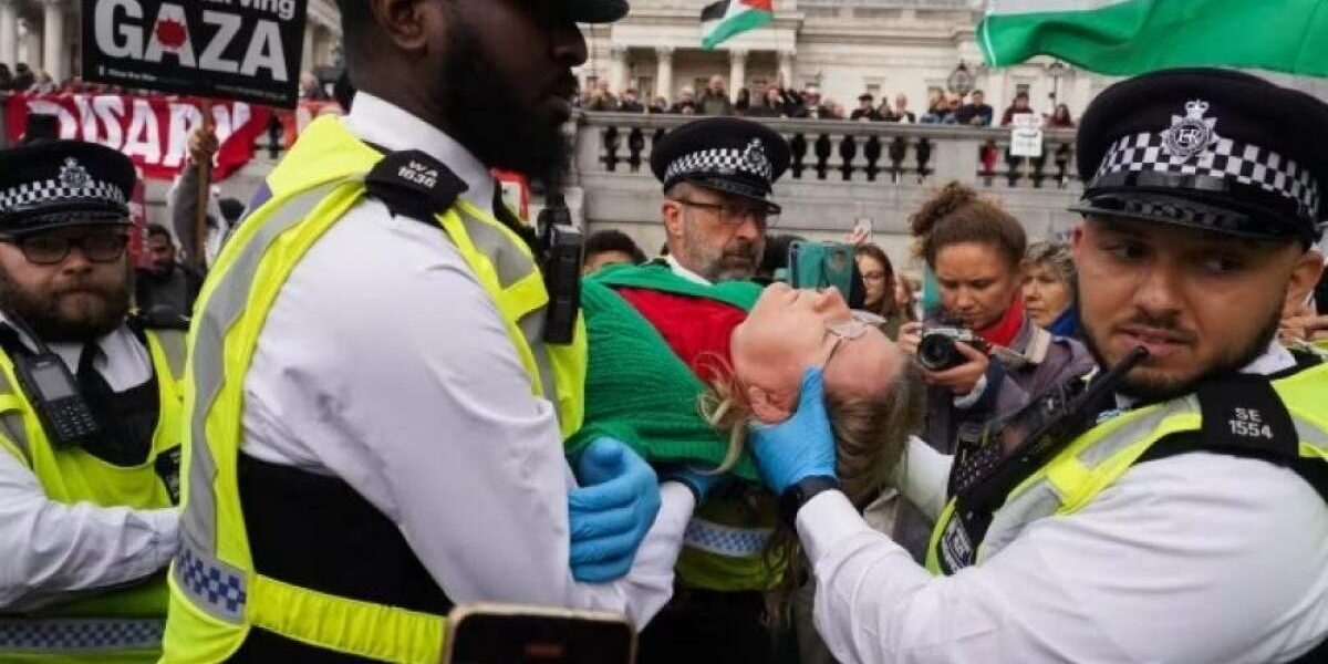 تقرير: الشرطة البريطانية تعتقل متضامنين مع غزة رغم حكم قضائي بعدم تجريم نشاطهم