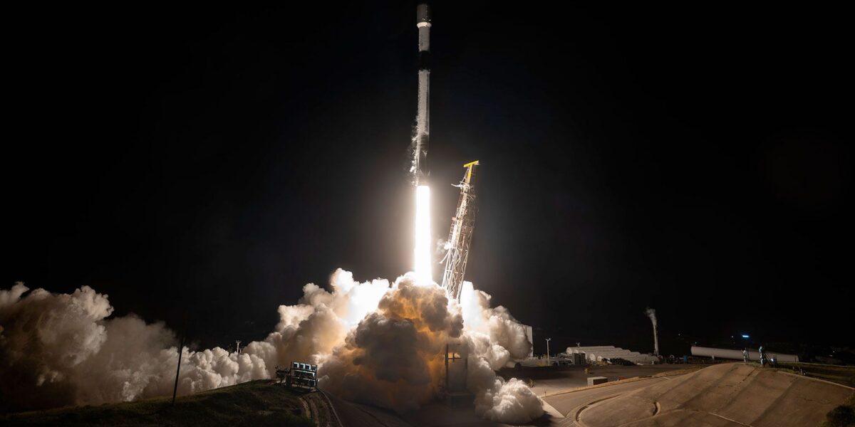 تنطلق SpaceX للأمام بإطلاق Starlink آخر من كاليفورنيا
