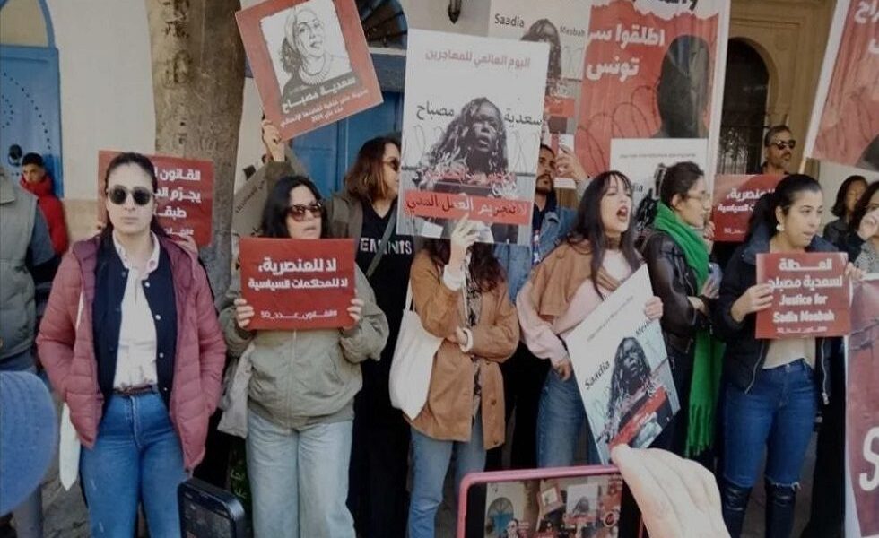 تونس.. السجن 8 سنوات لناشطة في حقوق المهاجرين ومدونون ينددون بـحملة القمع (صور)