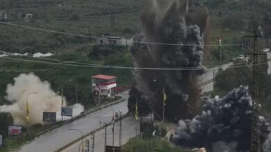 جيش الاحتلال يفجّر جسرا حيويا جنوبي لبنان