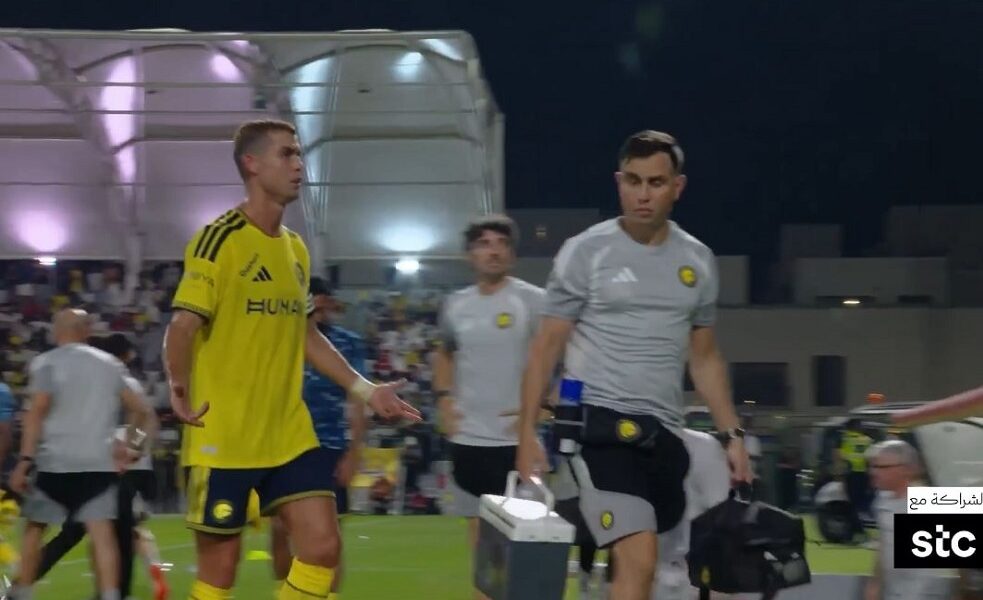 خرج غاضبا ولم يعد.. رد فعل رونالدو بعد تبديله أمام الاتفاق (فيديو)