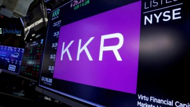 خفضت وكالة موديز تصنيف صندوق الائتمان الخاص الذي تديره شركتي KKR وFuture Standard إلى درجة المخاطرة