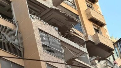 دمار في الشقة المستهدفة بمنطقة عائشة بكار في العاصمة بيروت