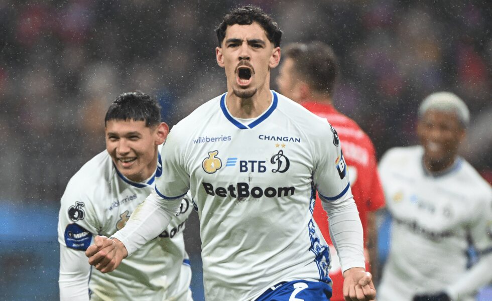دينامو موسكو يلحق هزيمة ثقيلة بغريمه تسيسكا في الدوري الروسي