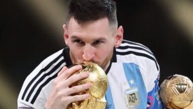 رسميا.. ميسي يعلن اعتزاله اللعب الدولي ويتذكر والده